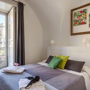 Da Gianni E Lucia With Bathroom In The City Center Catánia